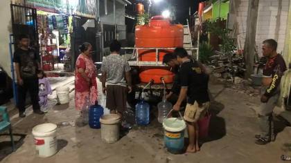 Warga Tenrigangkae Maros Krisis Air, Tunggu Bantuan hingga Dini Hari