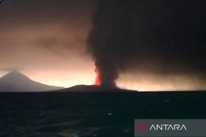 Kemenhub minta kapal jaga jarak radius 3 km dari Gunung Anak Krakatau