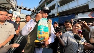 Warga Tak Dapat Bansos Beras Gegara Desil, Bos Bulog Bilang Begini