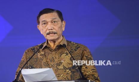 Luhut: Bansos Nanti Kita Berikan Cash, Mungkin Pakai Kupon
