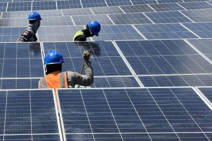 Menteri Bahlil: Program PLTS 100 GWp akan sasar desa tanpa listrik