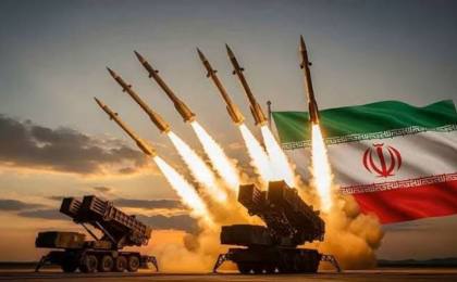 Rudal Balistik Iran Hantam Dua Kapal Perang Amerika
