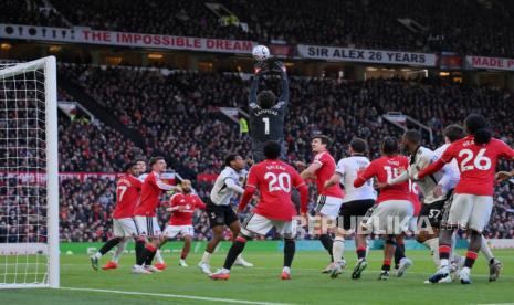 Hasil Pekan Kedelapan Liga Inggris: Duo Manchester Tumbang, Liverpool dan Arsenal Petik Kemenangan