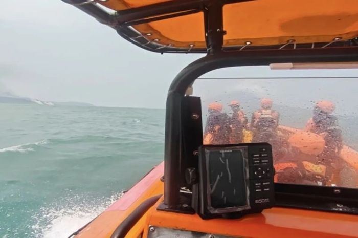 Update Hari Kelima Pencarian Rombongan Jurnalis.: Tim SAR Temukan Dua Life Jacket, Helm dan Jeriken, Pencarian Terganggu Kabut Tebal