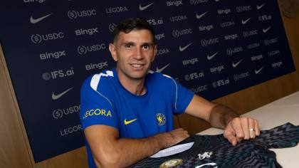 Chelsea Resmi Datangkan Emiliano Martinez