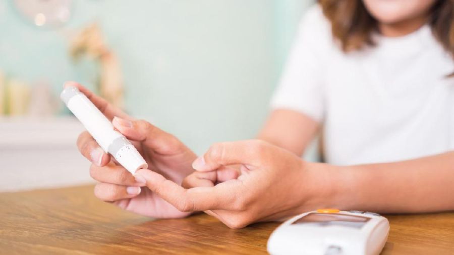 Teknologi CGM Bantu Pasien Pantau Gula Darah Lebih Detail
