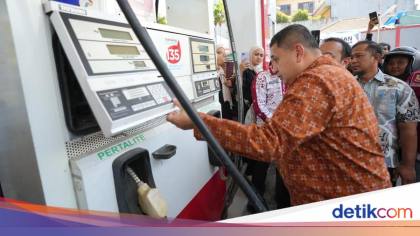 Murid TK-SMP Makassar Belajar di Rumah Imbas Antrean BBM Kian Parah
