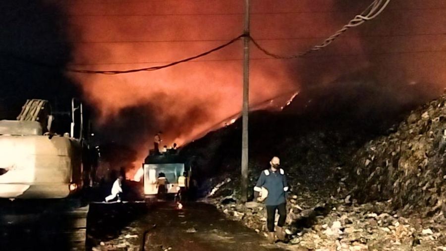 Penampakan Kebakaran Hebat TPA Putri Cempo Solo