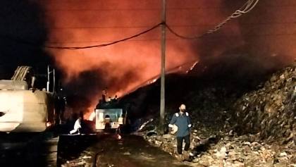 Penampakan Kebakaran Hebat TPA Putri Cempo Solo