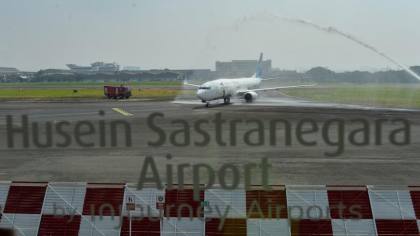 Bandara Husein Sastranegara Tutup Sementara Imbas Erupsi Anak Krakatau