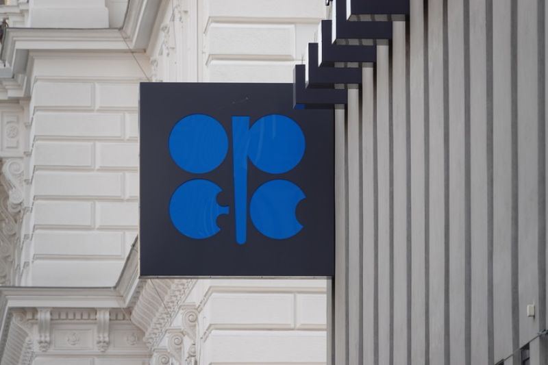 OPEC+ tangguhkan kenaikan output minyak pada Oktober 2026