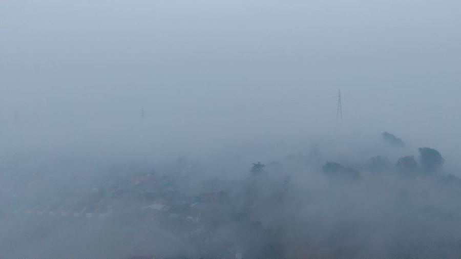 FOTO: Wajah Tak Sehat Udara Palembang Terbekab Kabut Asap Karhutla