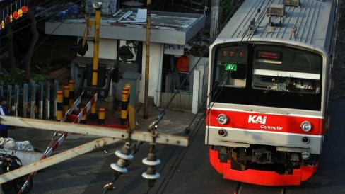 Viral Video KRL Lintas Palmerah Diserang Kerumunan, Pihak KAI Commuter Buka Suara