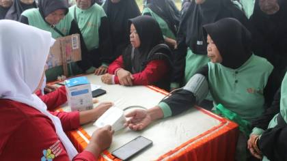 Mahasiswa UMM Gelar Dahsyat dan Gebyar Lansia, Dorong Kesehatan Keluarga
