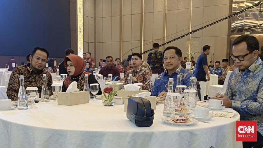 Kepala BPS-Gubernur Kalimantan Hadiri Pemda Berprestasi di Balikpapan