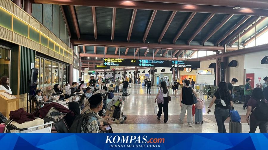 Abu Vulkanik Gunung Anak Krakatau, Penutupan 6 Bandara Diperpanjang 4 Jam