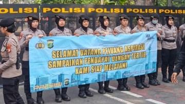 Polisi Layani Humanis Petani Tebu Demo di Monas dan Jaga Aktivitas Warga Lain