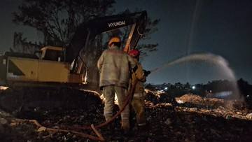 Kebakaran TPA Galuga Bogor: Api Masih Melahap 2,4 Hektare Tumpukan Sampah