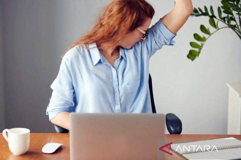 Kenapa badan bau apek saat terkena panas sinar matahari?
