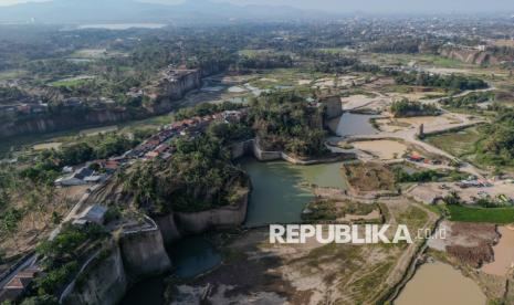 OJK Ambil Alih Pengawasan Bursa Mineral dan Komoditas Strategis pada 2027