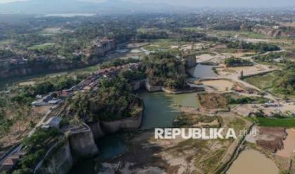 OJK Ambil Alih Pengawasan Bursa Mineral dan Komoditas Strategis pada 2027