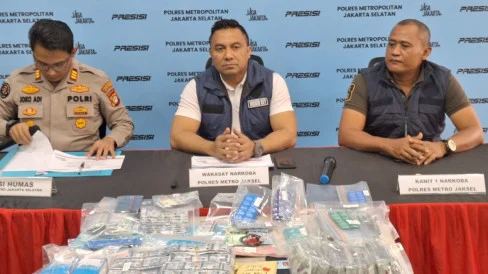 Konter Pulsa di Jakarta Selatan Edarkan Obat Keras Ilegal