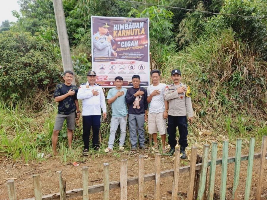 Cegah Karhutla, Polisi dan Warga Desa Wawolimbue Pasang Baliho | LPP RRI