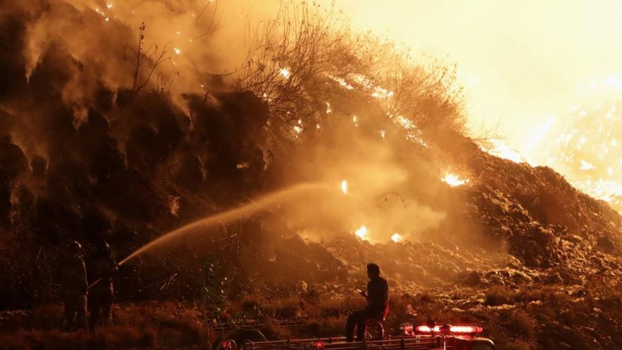 Potret TPA Putri Cempo Solo Terbakar! Api Berkobar Lalap 2,17 Hektare