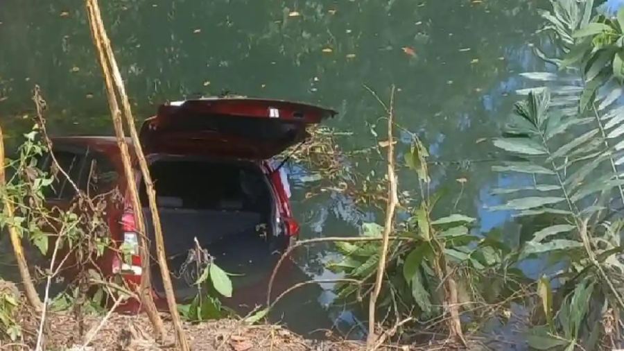 Diduga Usai Minum Alkohol, Pengemudi Mobil Hilang Kendali hingga Terjun ke Sungai di Baubau