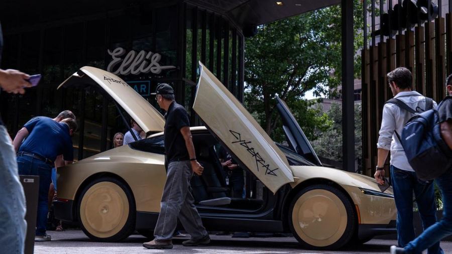 FOTO: Tesla Mulai Operasikan Robotaxi Cybercab di AS