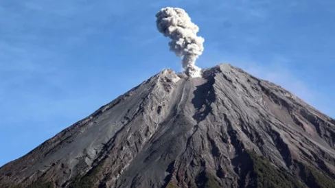Gunung Semeru Kembali Erupsi Pagi Ini, Warga Diminta Jauhi Zona Bahaya