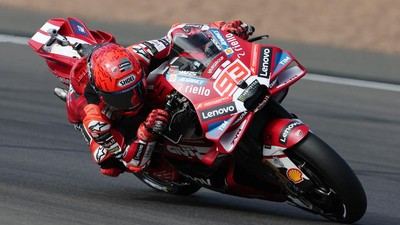 Sempat Saling Pepet dengan Bezzecchi, Marquez Akhirnya Bisa Juarai GP Aragon