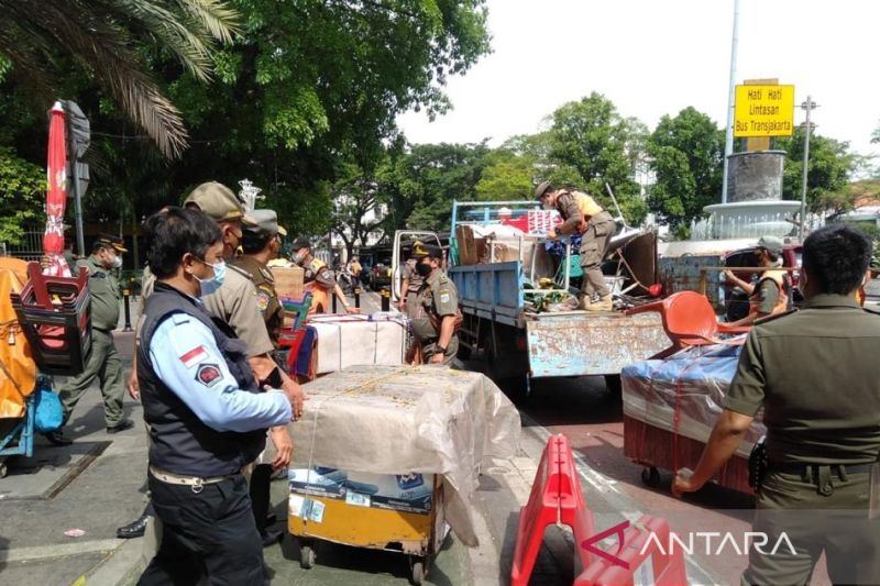 Satpol PP Menteng jaring 14 PMKS dalam operasi "Rebo Tertib"