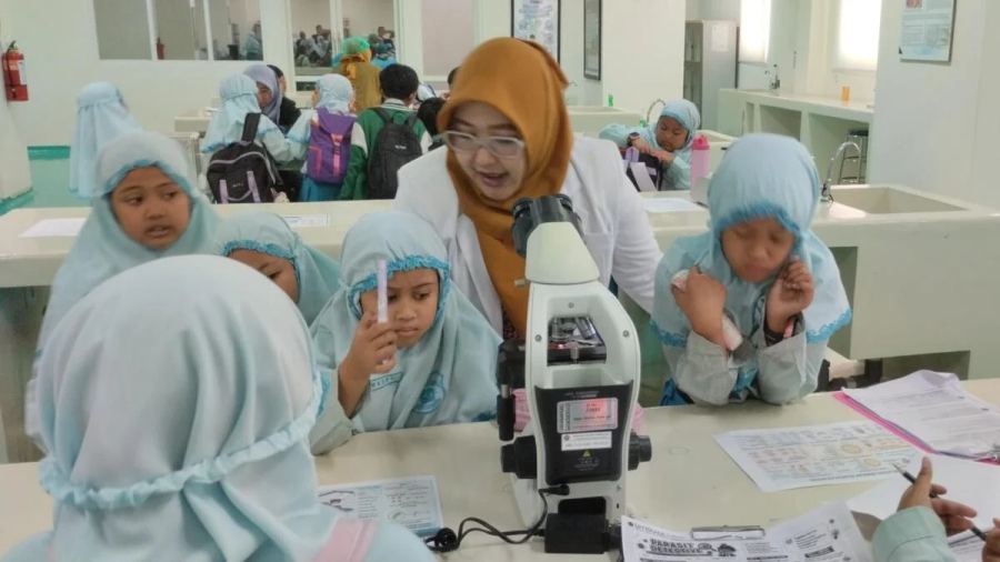 267 Siswa SD Muhammadiyah 4 Pucang Ikuti Fun Outing Class di Umsura