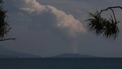Anak Krakatau Semburkan Lava, Warga Diimbau Jauhi Radius 3 Km