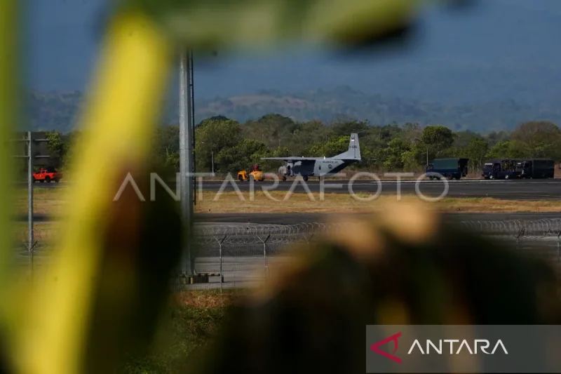 Kru pesawat TNI AL selamat usai insiden di Bandara Hasanuddin  