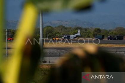Kru pesawat TNI AL selamat usai insiden di Bandara Hasanuddin  