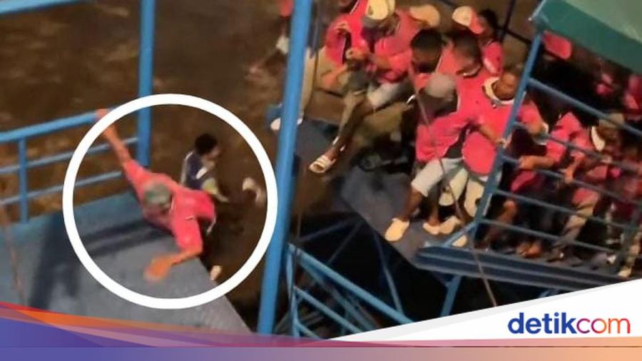 Perjuangan Horor Porter di Ambon Jatuh dari Tangga Saat Berebut Masuk Kapal