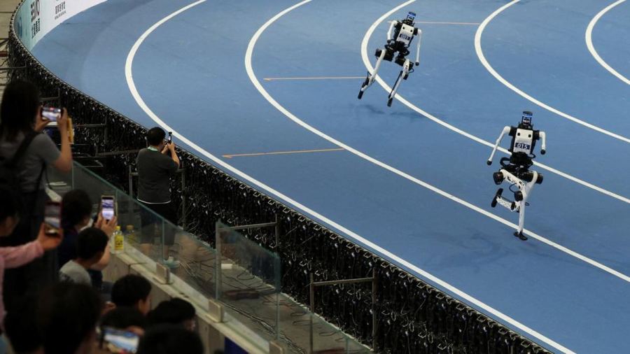 Robot China Bisa Kalahkan Usain Bolt, tapi Colok Kabel Masih Sulit