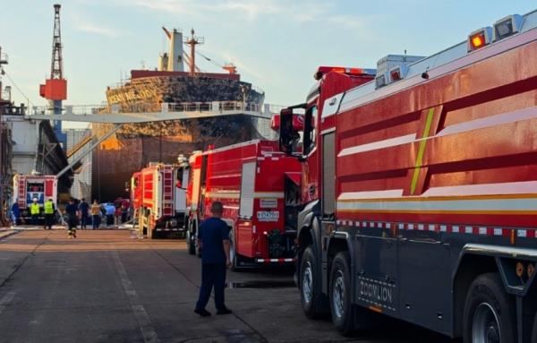 Kapal Kargo Terbakar di Pelabuhan  China, 25 Orang Tewas