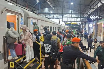 KAI tambah satu KA tambahan tujuan Jakarta dampak erupsi Anak Krakatau