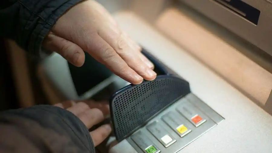 Transaksi ATM Warga Sulsel Turun 10 Persen, Ini Penyebabnya