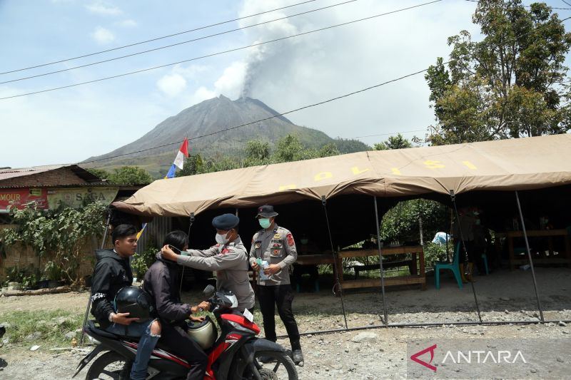 Anggota DPR imbau warga Sinabung tetap tenang dan patuhi arahan