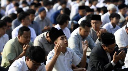 FOTO: Kemarau Melanda, Masjid Al-Azhar Jakarta Gelar Salat Istisqa