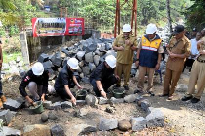 Pemkab Banyumas lanjutkan pembangunan jembatan permanen Grumbul Cibun