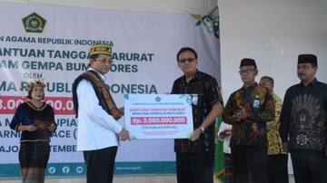 Menag Salurkan Bantuan Gempa Flores Senilai Rp 3 Miliar