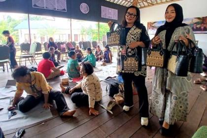 Pemkab Barito Utara minta perajin rotan ciptakan produk bernilai jual