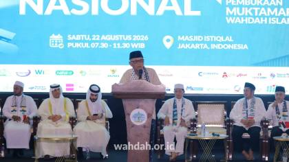 Puji Pengukuhan 10 Ribu Guru Al-Qur’an, Ketua Umum MUI Sebut Wahdah Islamiyah ‘Bala Tentara’ Penjaga Kalam Ilahi