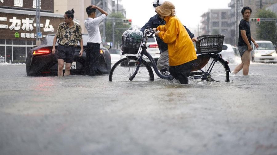Hujan Ekstrem Hantam Jepang, Banjir Rendam Mobil Mewah dan 1 Tewas