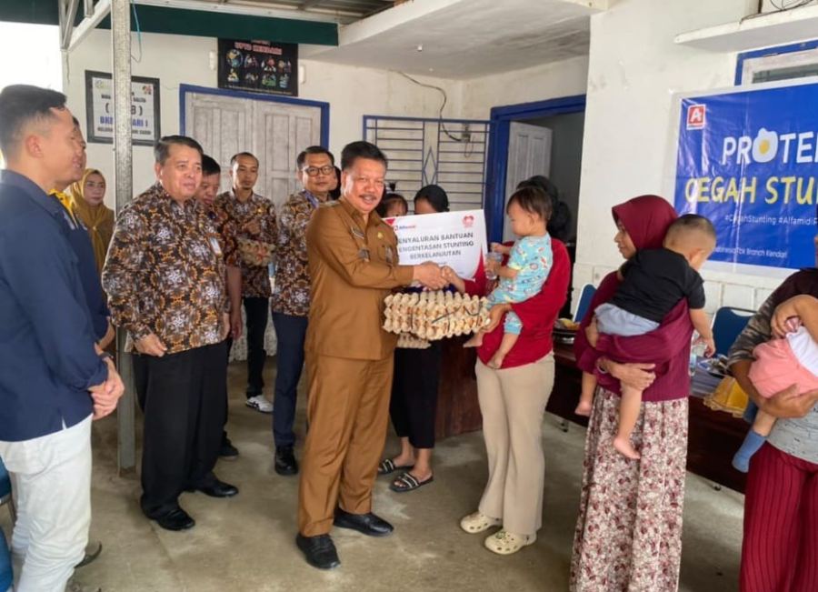 Cegah Stunting, Pemkot Kendari Gandeng Alfamidi Salurkan 50 Rak Telur Penambah Gizi bagi Balita